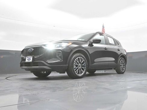 Certified 2026 Ford Escape SE w/ PHEV Premium Package FWD image 37