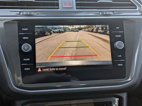 Used 2023 Volkswagen Tiguan SE image 17