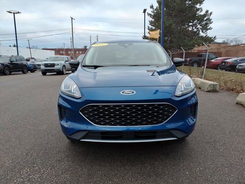 Certified 2022 Ford Escape SE image 2