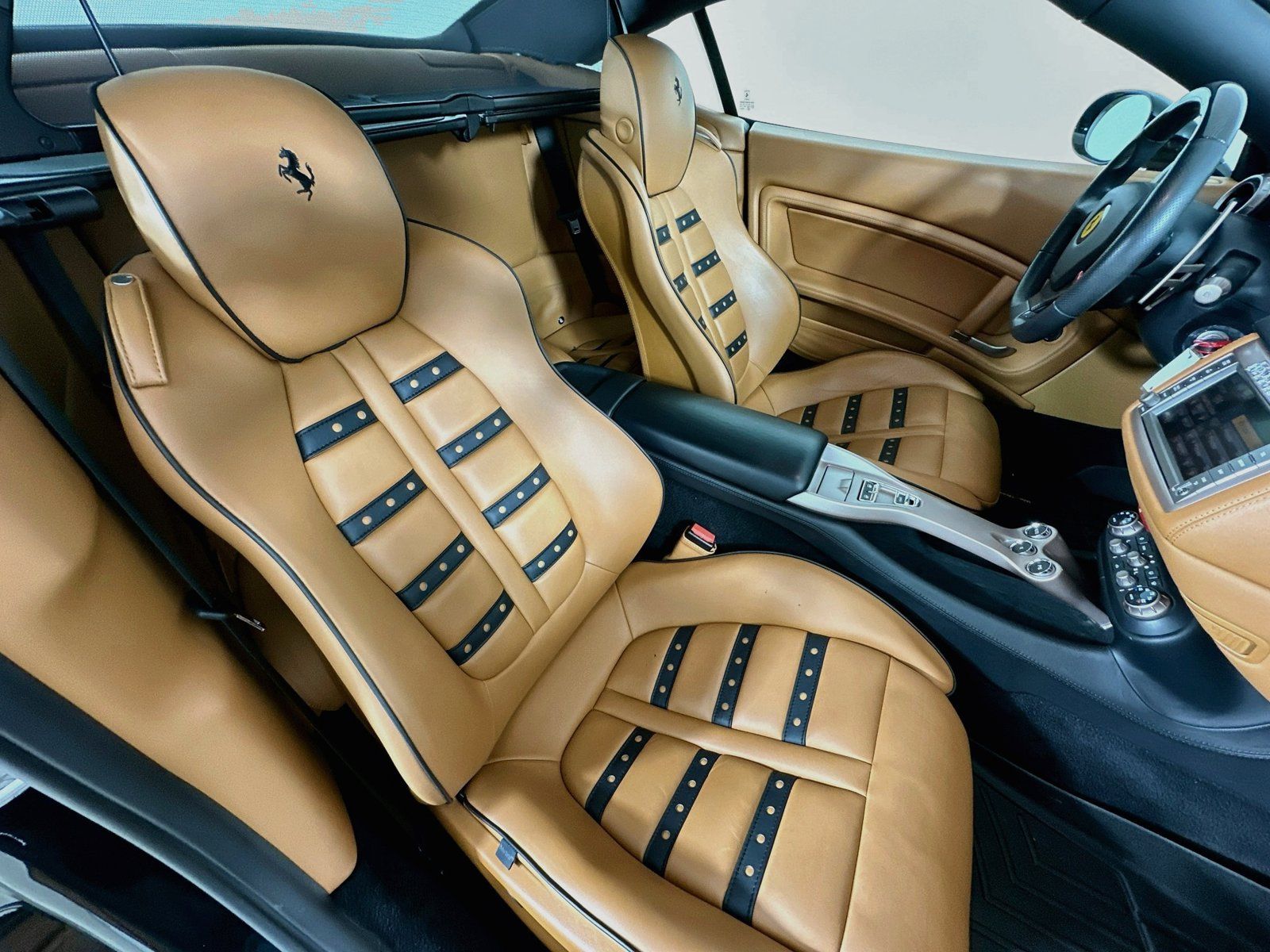 Used 2014 Ferrari California RWD image 44