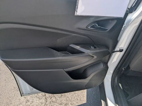 Used 2024 Chevrolet Trax ACTIV w/ Sunroof Package FWD image 11