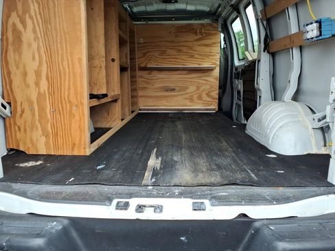 Used 2017 GMC Savana 2500 RWD image 12