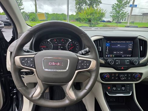 Used 2020 GMC Terrain Denali w/ Denali Premium Package AWD/4WD image 16