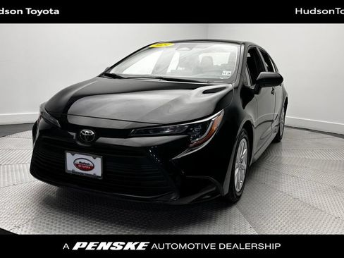 Used 2024 Toyota Corolla LE w/ LE Convenience Package FWD image 1