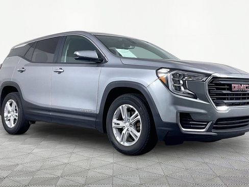 Used 2024 GMC Terrain SLE FWD image 2