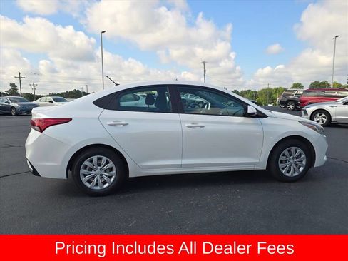 Used 2022 Hyundai Accent SE FWD image 2