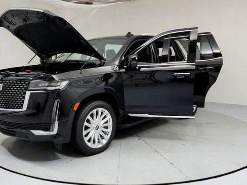 Used 2023 Cadillac Escalade Luxury AWD/4WD image 9