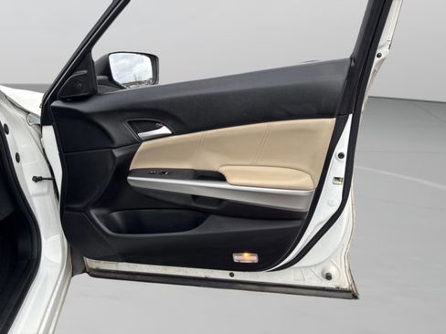 Used 2015 Honda Crosstour EX-L image 38