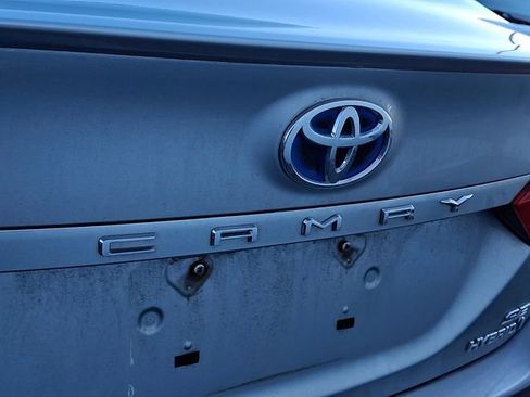 Used 2018 Toyota Camry SE image 4