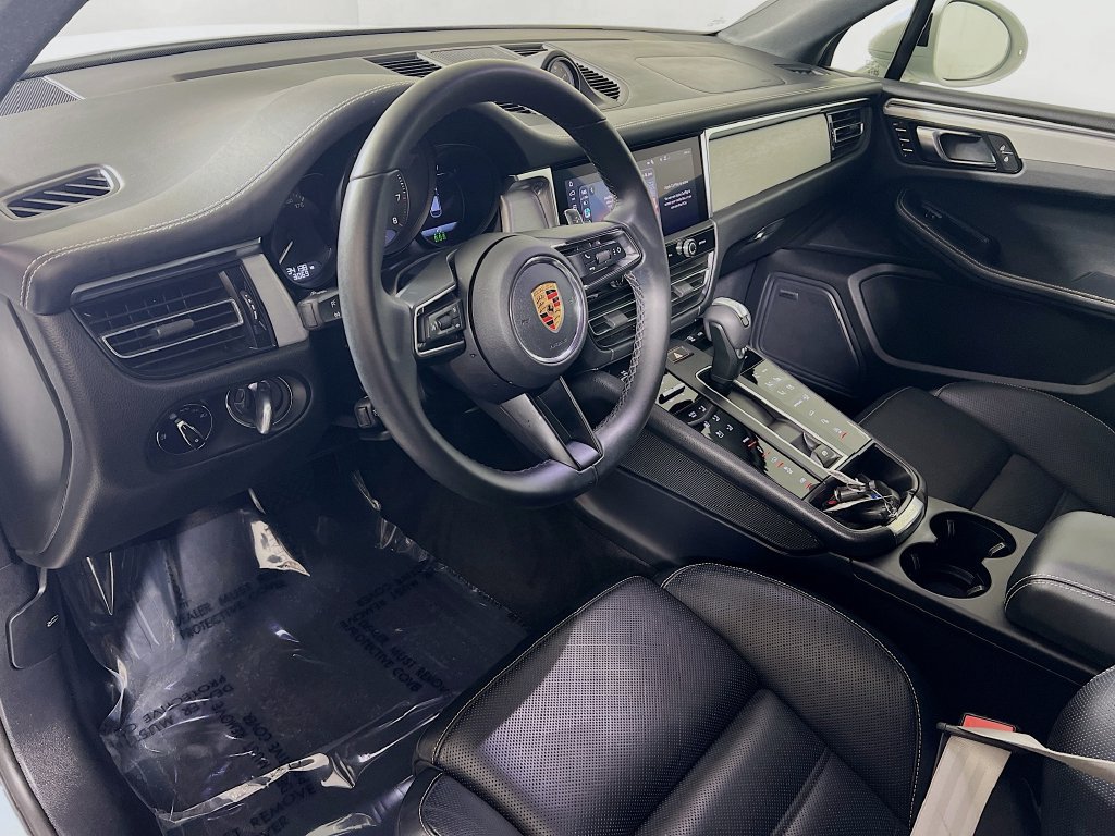 Used 2024 Porsche Macan GTS AWD/4WD image 9