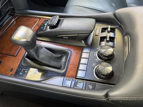 Used 2020 Lexus LX 570 4WD w/ Luxury Package image 28