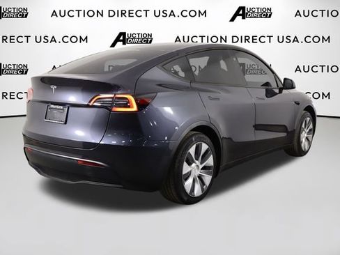 Used 2024 Tesla Model Y Long Range RWD image 40