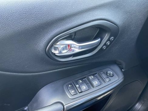 Used 2022 Jeep Cherokee Trailhawk w/ Premium Leather Package AWD/4WD image 13