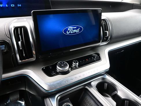 Used 2025 Ford Expedition Max Platinum AWD/4WD image 20
