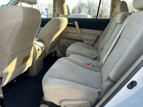 Used 2011 Toyota Highlander 2WD w/ Tech Pkg image 35