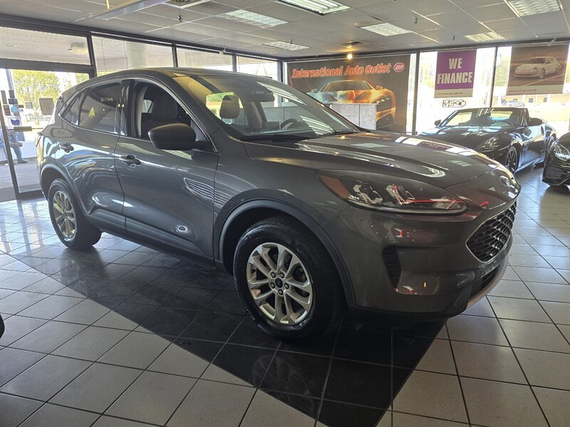 Used 2022 Ford Escape SE AWD/4WD image 3