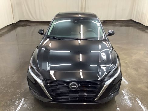 Used 2024 Nissan Altima 2.5 SV image 3