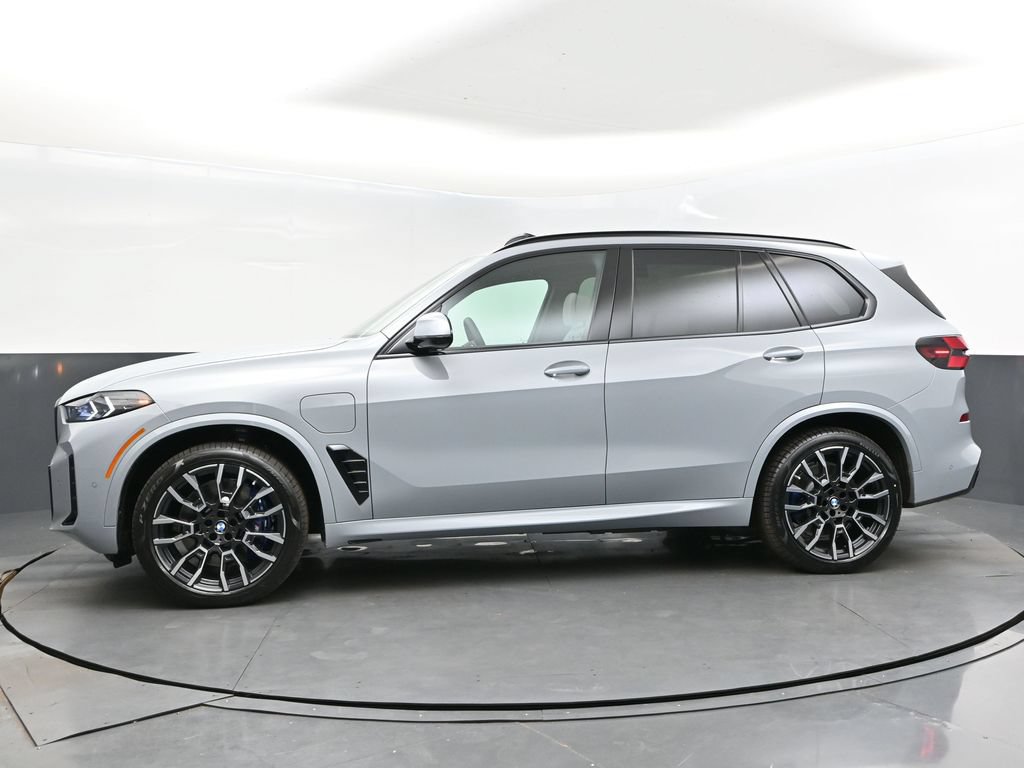 Used 2026 BMW X5 xDrive50e w/ M Sport Package AWD/4WD image 4