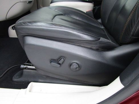 Used 2020 Chrysler Pacifica Touring-L Plus image 12