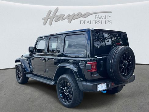 Used 2022 Jeep Wrangler Unlimited Sahara w/ Cold Weather Group image 41