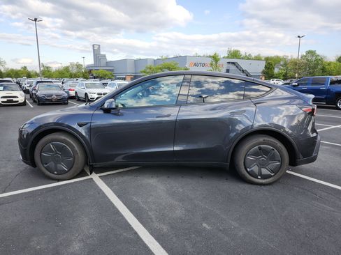 Used 2026 Tesla Model Y AWD image 11