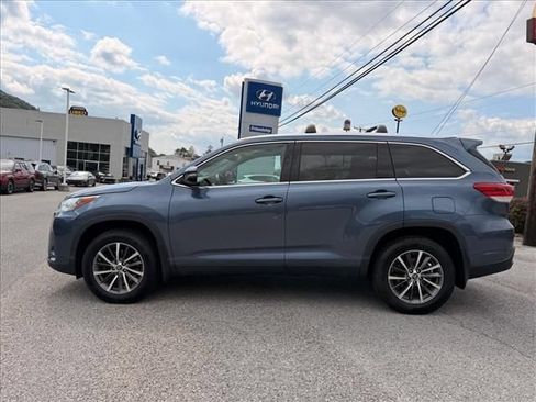 Used 2019 Toyota Highlander XLE AWD/4WD image 4