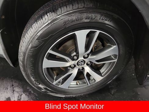 Used 2018 Toyota RAV4 XLE AWD/4WD image 10