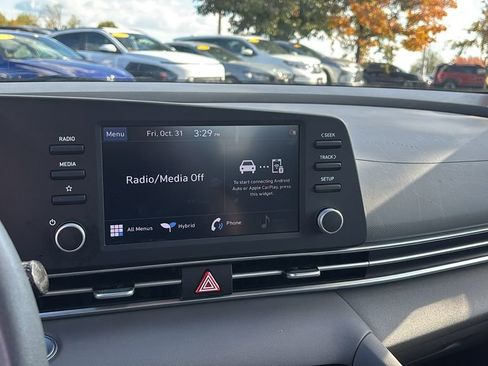 Used 2022 Hyundai Elantra Blue image 19