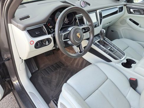 Certified 2016 Porsche Macan S image 4