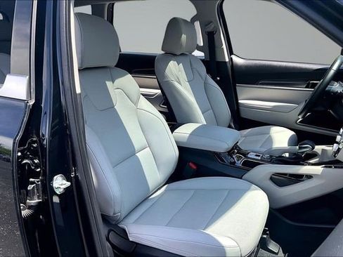 Used 2025 Kia Telluride S FWD image 29