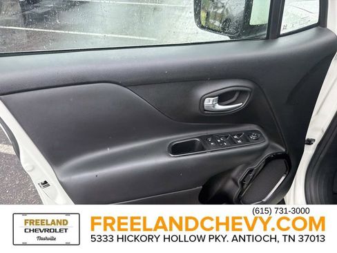 Used 2017 Jeep Renegade Altitude FWD image 20