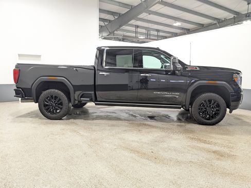 Used 2021 GMC Sierra 2500 Denali w/ Denali Black Diamond Edition image 2