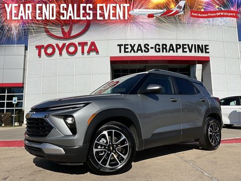 Used 2025 Chevrolet TrailBlazer LT image 1