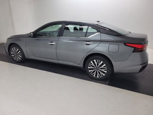Used 2023 Nissan Altima 2.5 SV AWD/4WD image 3