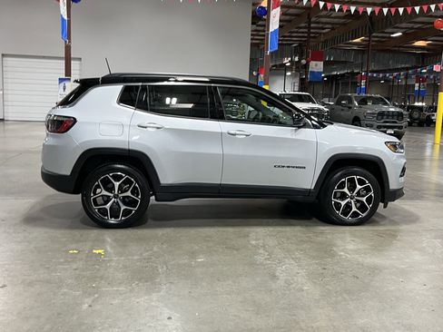 Certified 2025 Jeep Compass Limited image 6