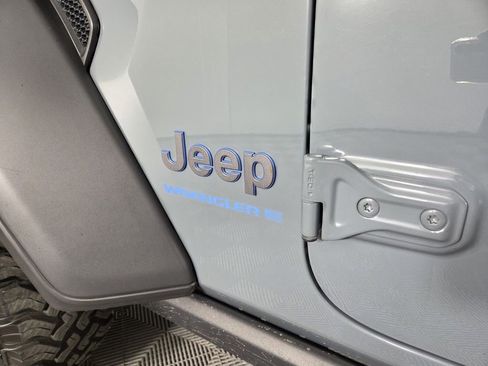 Used 2025 Jeep Wrangler Willys image 13