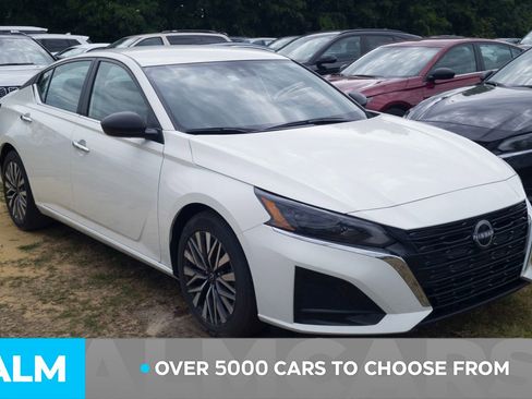 Used 2025 Nissan Altima 2.5 SV FWD image 3
