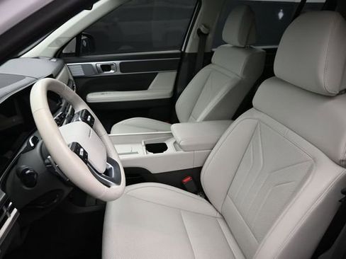 Used 2025 Hyundai Santa Fe SEL FWD image 15