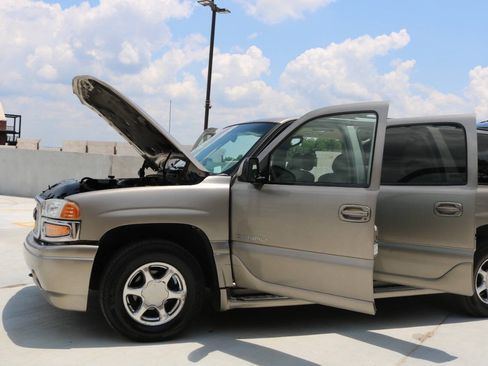 Used 2001 GMC Yukon XL Denali AWD/4WD image 70