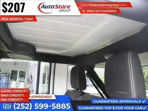 Used 2015 Jeep Wrangler Unlimited Sahara w/ Connectivity Group AWD/4WD image 12