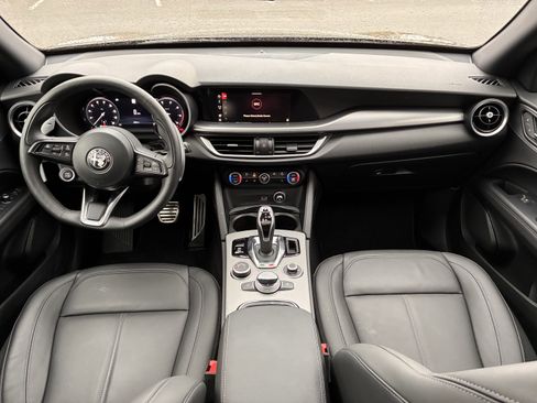 New 2025 Alfa Romeo Stelvio Sprint image 2