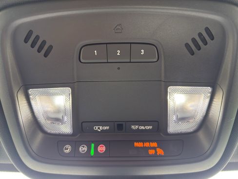 Used 2023 Chevrolet Traverse LT image 39