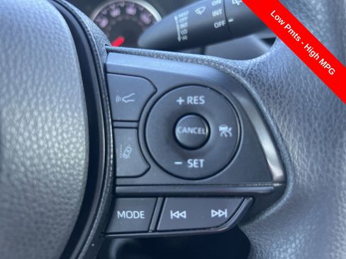 Used 2020 Toyota RAV4 LE FWD image 18