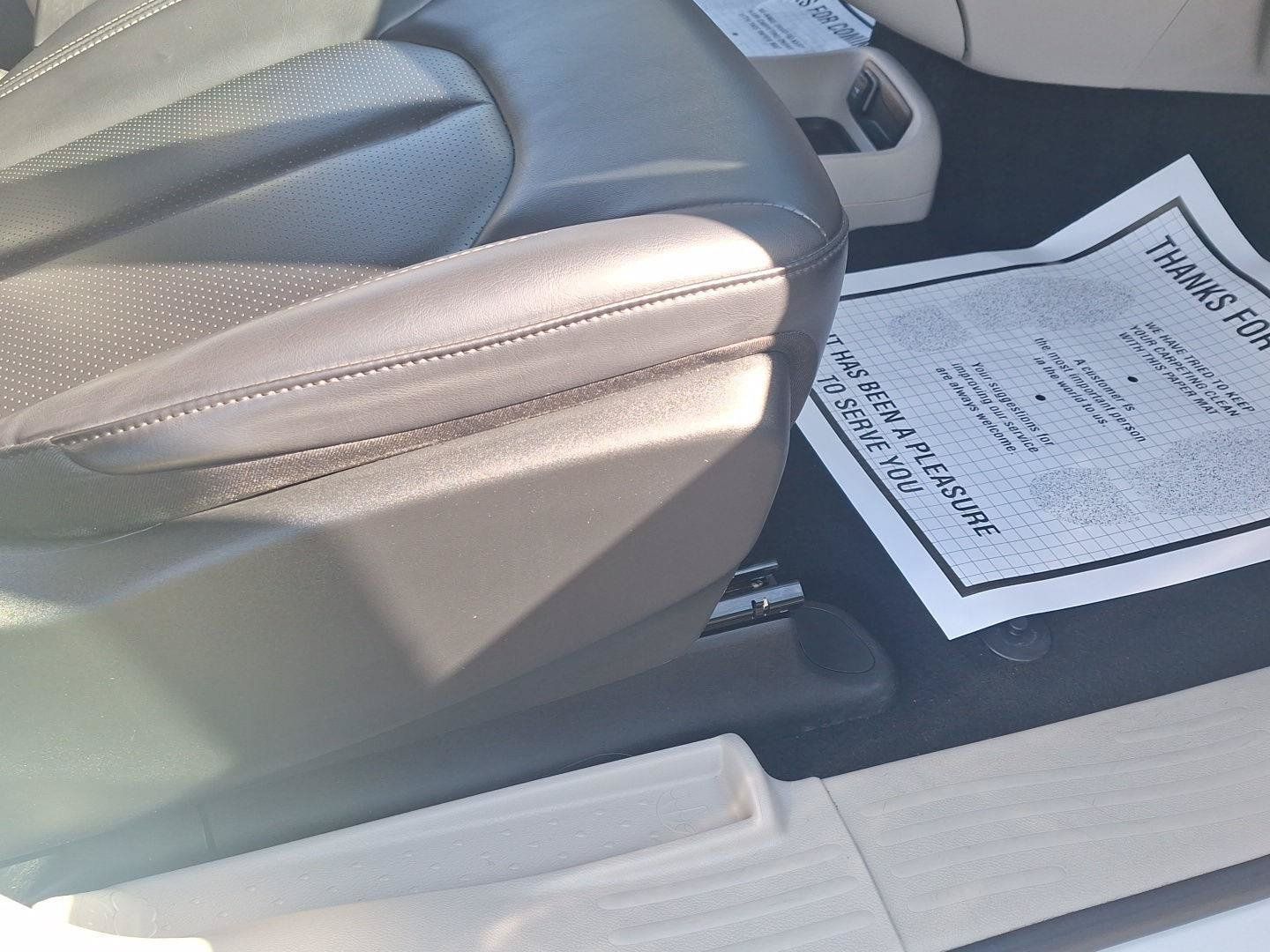 Used 2023 Chrysler Pacifica Touring-L FWD image 21