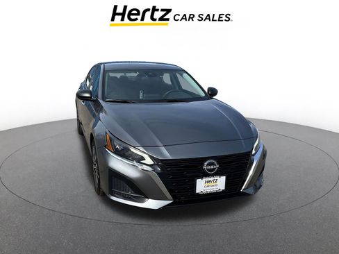 Used 2025 Nissan Altima 2.5 SV image 1