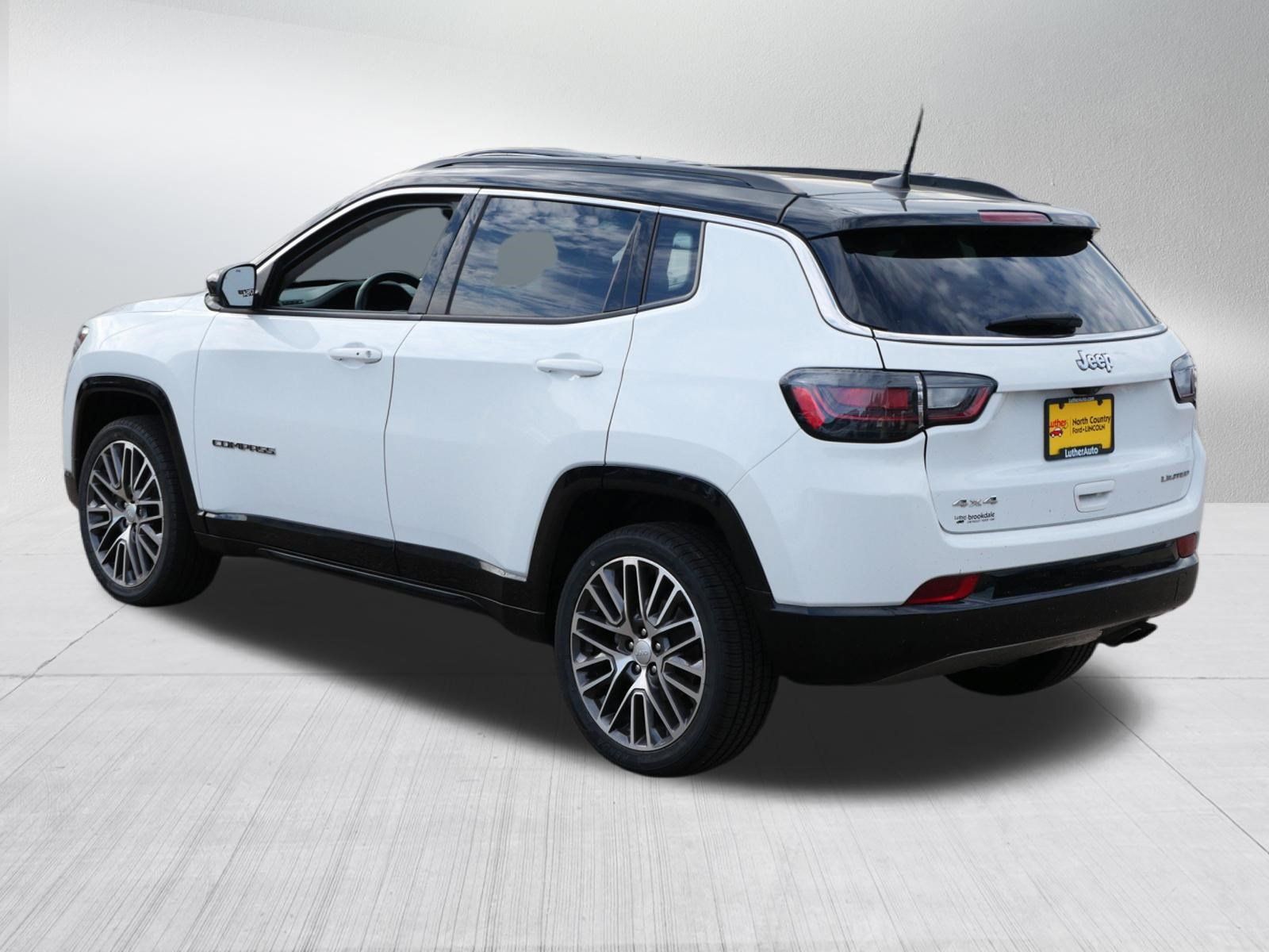 Used 2022 Jeep Compass Limited w/ Elite Group AWD/4WD image 5