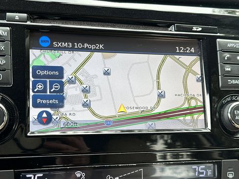 Used 2016 Nissan Rogue SV w/ SV Premium Package image 25