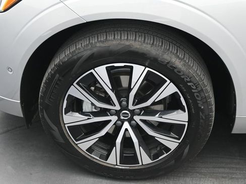 Certified 2024 Volvo XC60 B5 Plus AWD/4WD image 4