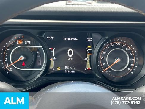 Used 2025 Jeep Wrangler Unlimited Sahara AWD/4WD image 28