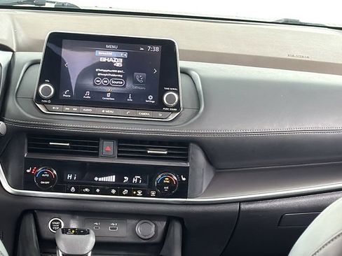 Used 2023 Nissan Rogue SV w/ SV Premium B Package image 17